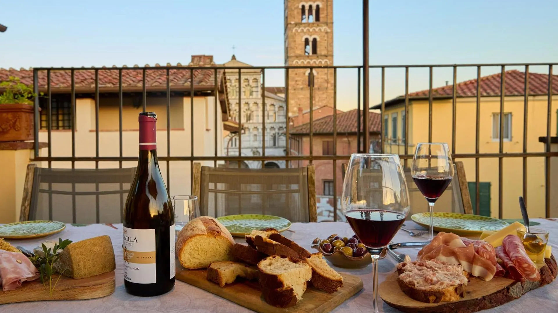 Terrazza - A Bella Vista Apartment - Luxury In Lucca Centro